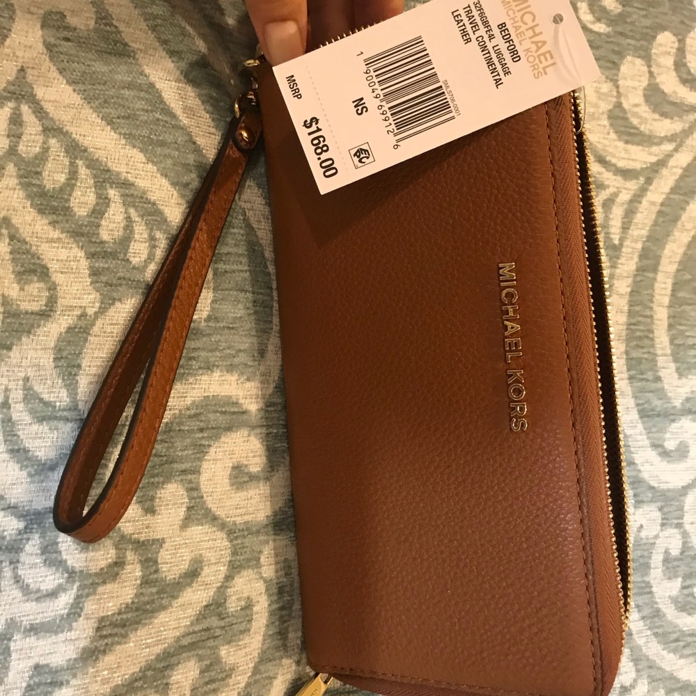 Michael kors wrist wallet
